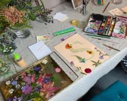 Besides being a fashion vlogger, she is also an artist.